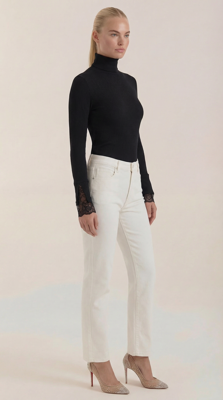 Beth Turtleneck Sweater met Textured Lace Mouwen