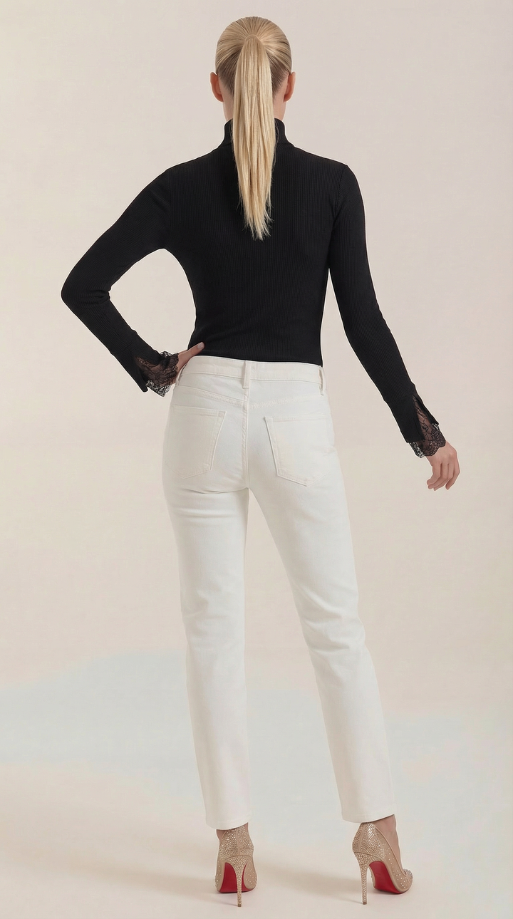 Beth Turtleneck Sweater met Textured Lace Mouwen